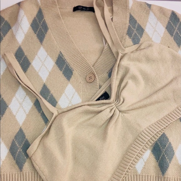 This is a two peace set no rips no marks - Picture 2 of 3